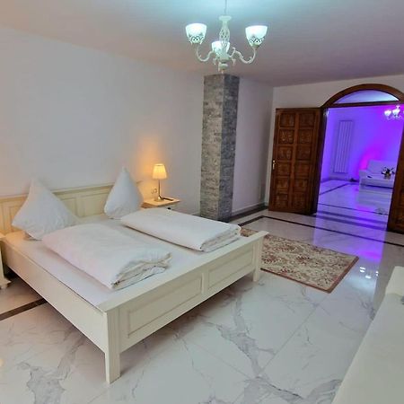Casa Avram Otel Sucevita Dış mekan fotoğraf