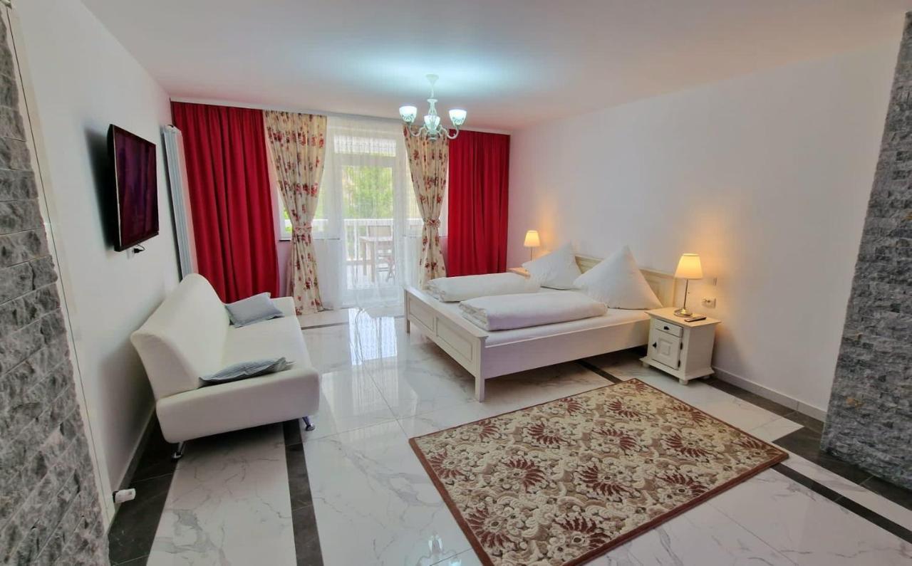 Casa Avram Otel Sucevita Dış mekan fotoğraf